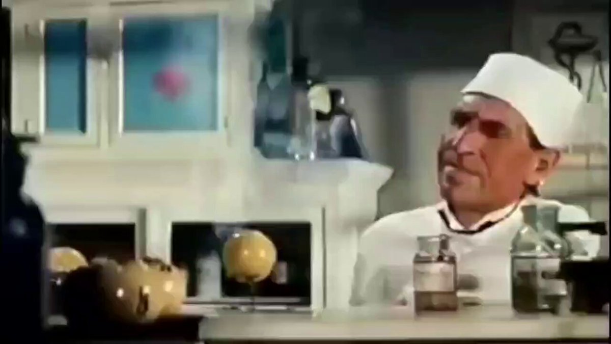 Qaynona kuyoviga mushukini yalashiga ruxsat berdi (videoni tomosha qiling)