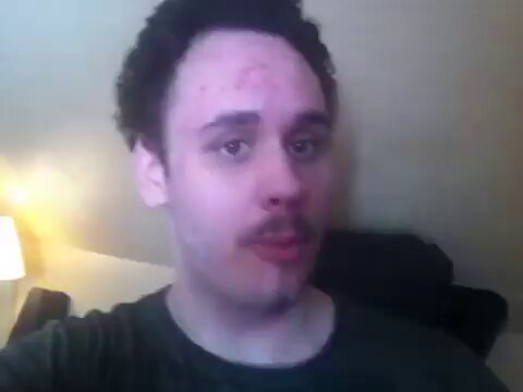 🟠BTC-ARCHIVE: "Un Ragazzo Celebra il Bitcoin: La Leggenda dei 100 Dollari"