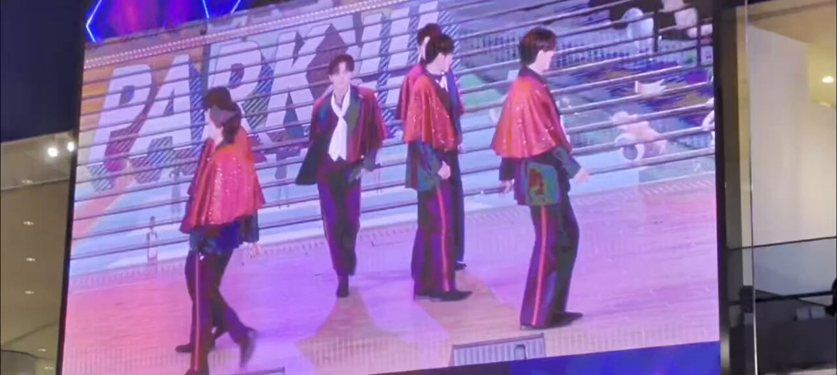 つっつん⭐︎ 動画(45～46秒)の部分 つんつん(つっつん🧡) パワフルなジャンプの高さ