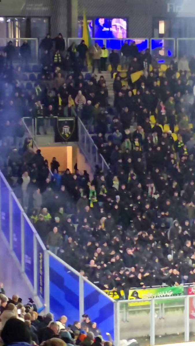 Vuurwerk gegooid in familievak Cambuurstadion