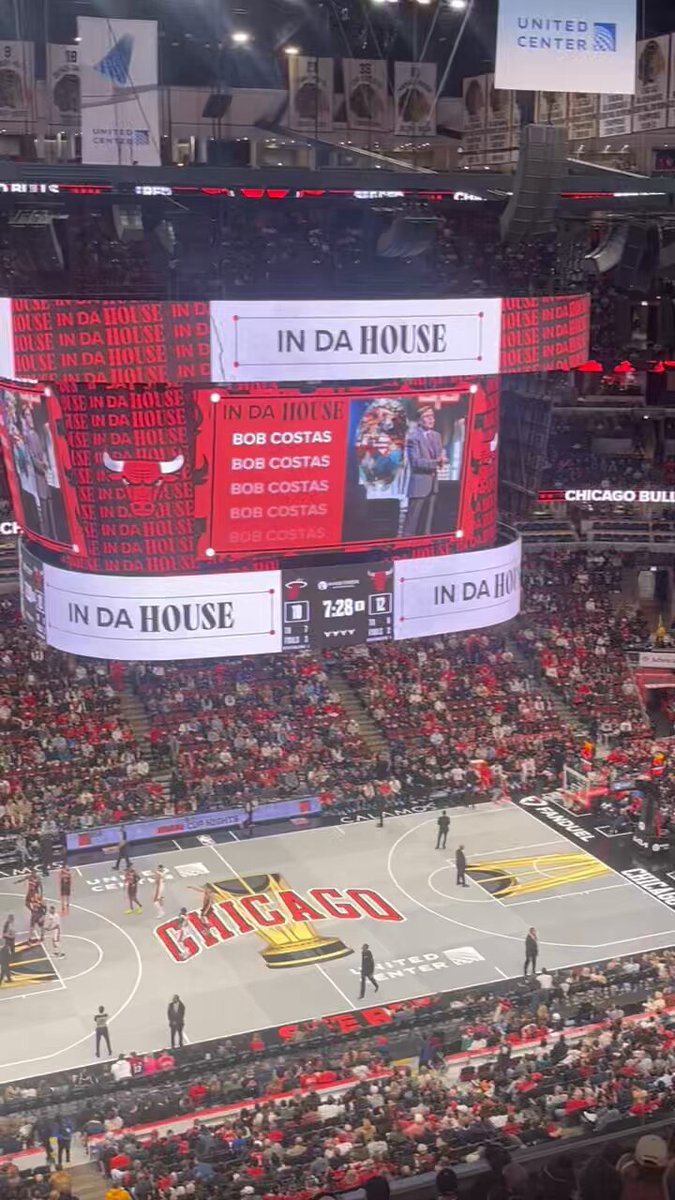The GOAT Bob Costas is in the United Center 