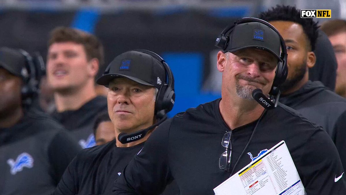 Dan Campbell's face watching Bates kick that field goal 😂

📺 FOX 