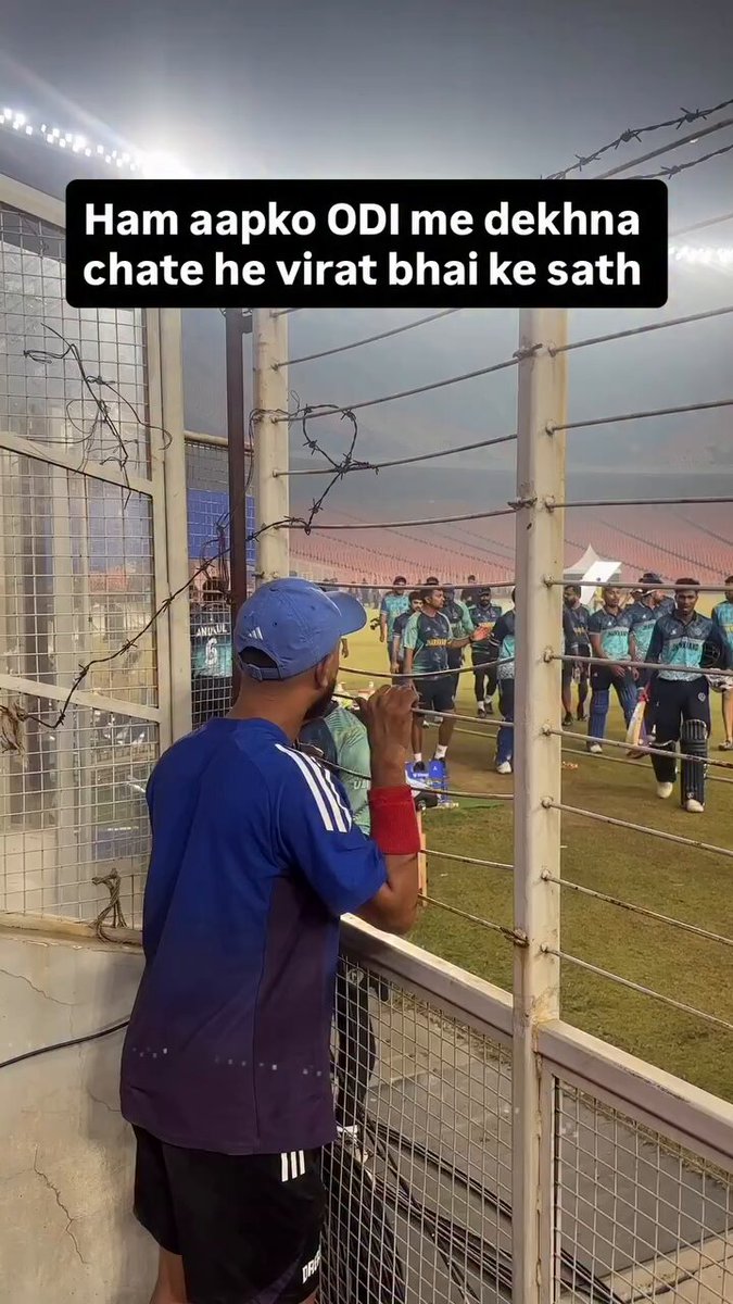 Ishan Kishan gave autograph to Picture