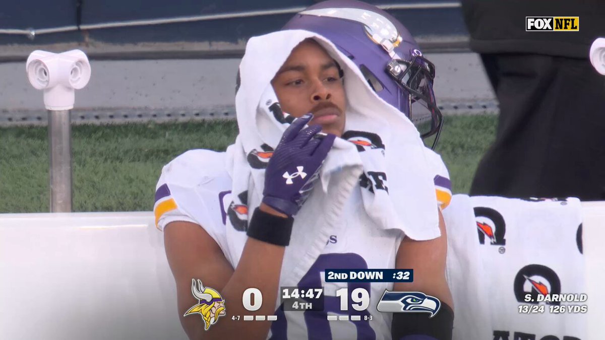 Frustrating day for Jefferson and this Vikings offense.

JJ has 1 catch through 3 quarters. 