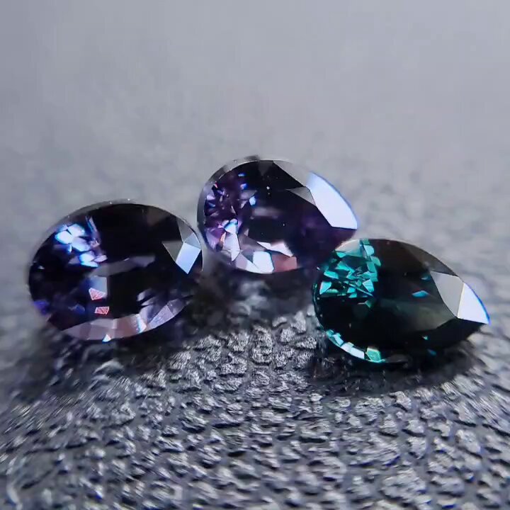 皆様こんばんは😊 本日はベキリーブルー #カラーチェンジガーネット