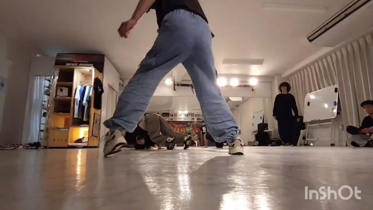 ω` )/››‹‹( ´)/››‹‹( ´ω`)/››