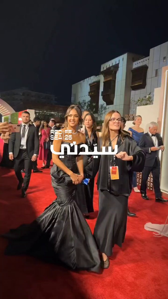 "جيسيكا ألبا"نجمة هوليوود المرشّحة للغولدن غلوب، في جلسة حوارية على هامش فعاليات مهرجان البحر الأحمر.. تكشف عن كواليس بدايتها في عالم التمثيل.  