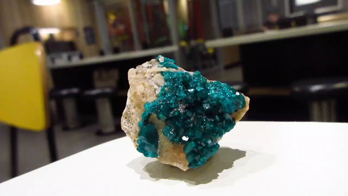 ナミビア共和国 オシコト州 ツメブ鉱山産のダイオプテーズ(翠銅鉱