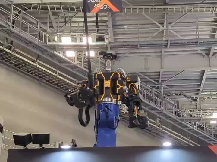 人機一体！小型のZIZAI ZX-3も居ました。 旗を振ってくれた〜！