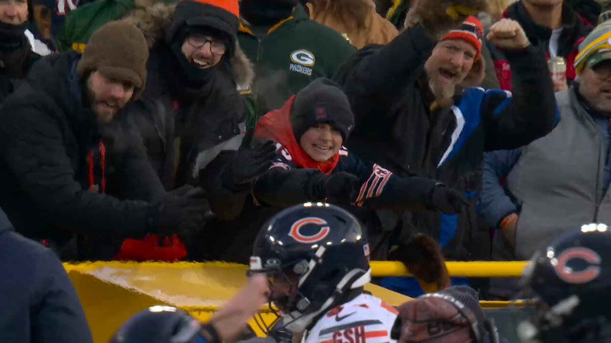 Bears fans are loving it in enemy territory!

📺: FOX 