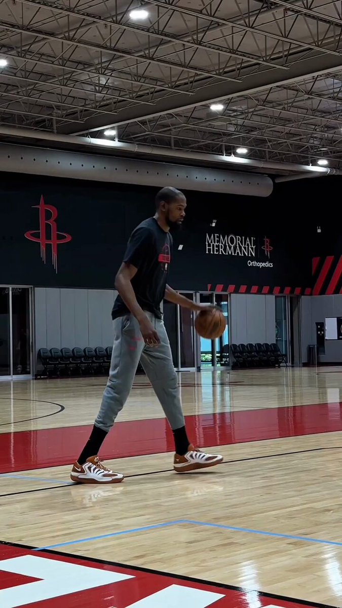 KD in his natural habitat 😌 