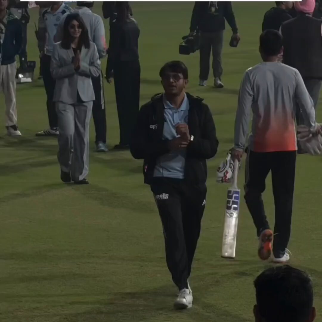 Jitesh Sharma touched the feet Picture