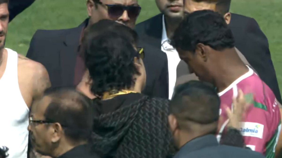 Lionel Messi Presented with Mohun Picture