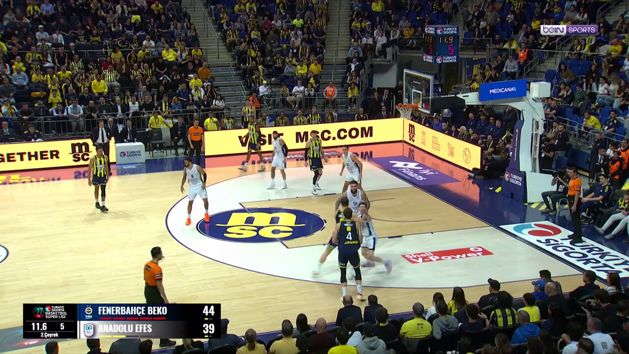 Melih Mahmutoğlu'ndan devre biterken harika üç sayılık basket! #TSBSL