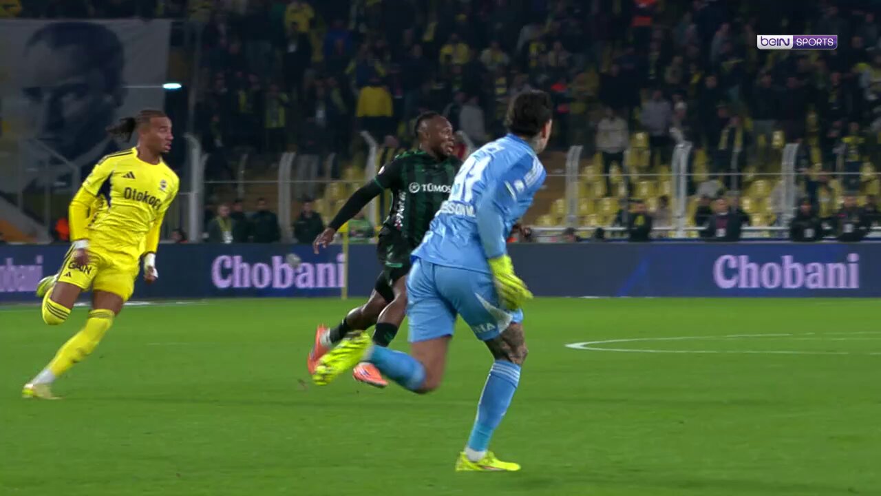 ? Anderson Talisca

 "Geldiğinden bu yana fiziksel olarak bir yükseliş vardı ama bu kadar eforlu oynadığı ve sağlam göründüğü bir maç olmamıştı. Böyle devam ederse, bu standartın biraz altında kalsa bile bambaşka bir yere gelir. Pas hatası yok, 8/13 ikili mücadele onun için