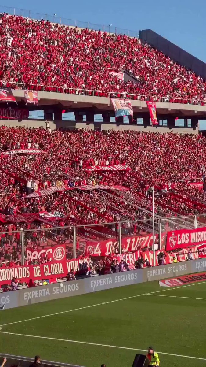 سانتياجو مونتيل لاعب إنديبندينتي الأرجنتيني يتوج بجائزة بوشكاش المقدمة من الفيفا عن أجمل هدف في عام 2025 