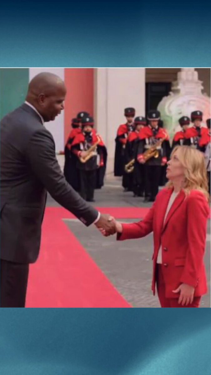 فرق طول ميلوني ورئيس موزمبيق 