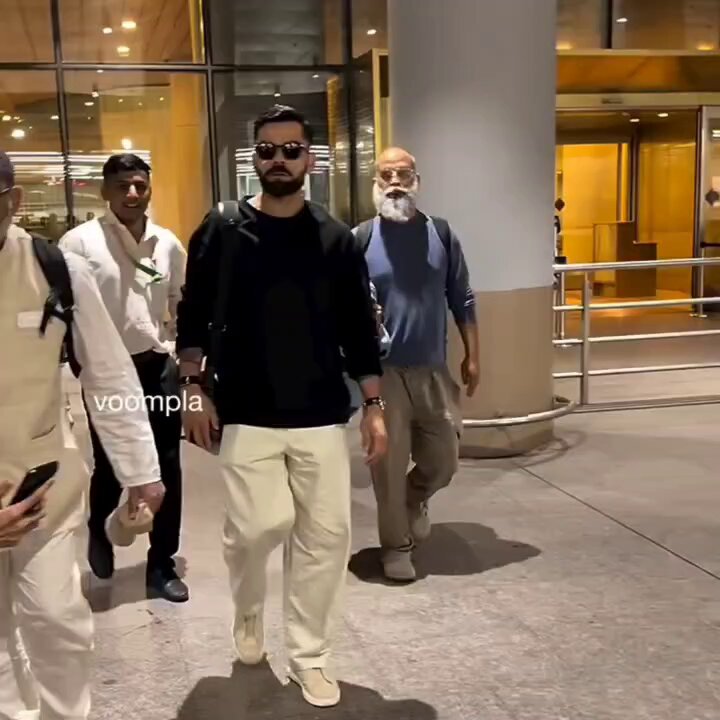 Anushka is laughing at this Picture