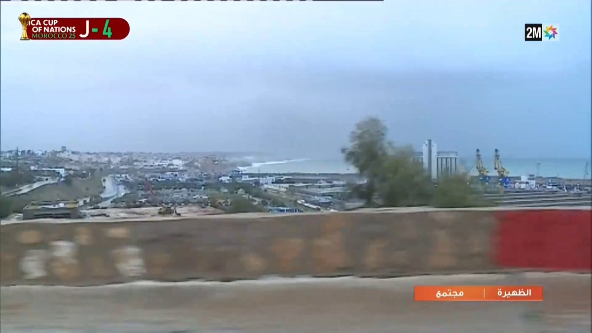 تعرض ميناء آسفي، المتواجد بسافلة واد الشعبة، لسيول قوية اقتلعت في طريقها عددا من المنشآت، وألحقت أضرارا بحائط الميناء، ما تسبب في إرباك مؤقت لحركة الملاحة البحرية #الظهيرة 