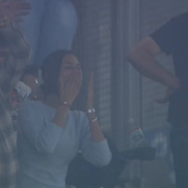 Hardik Pandyas flying kiss steals Picture