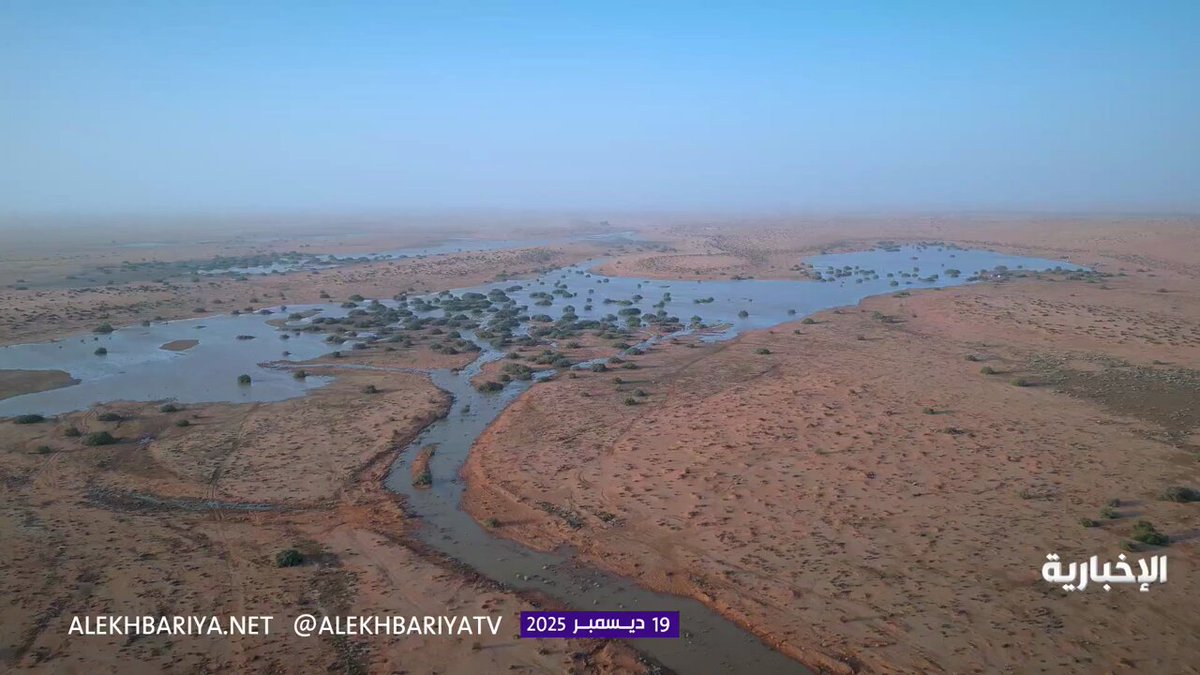 جمال الطبيعة يتجلى في محمية الملك عبد العزيز الملكية... روضة التنهات تفيض بمياه الأمطار في مشهد جذاب. بعدسة حمد أبو غانم 