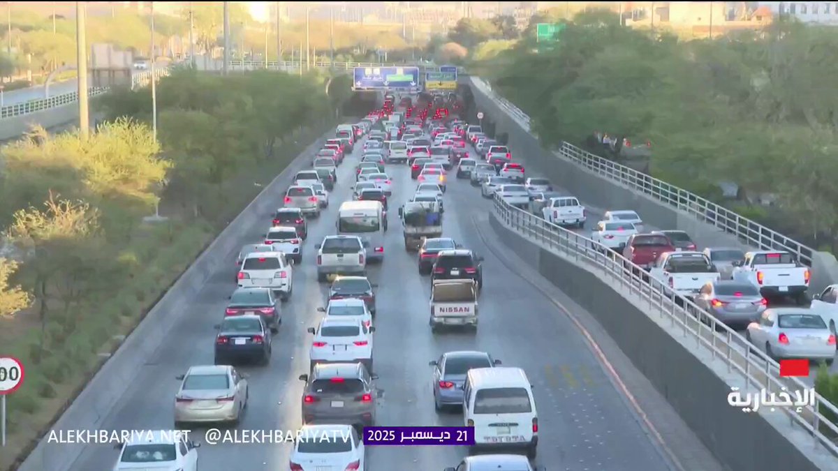 بطء في حركة السير على طريق الملك فهد في الرياض 