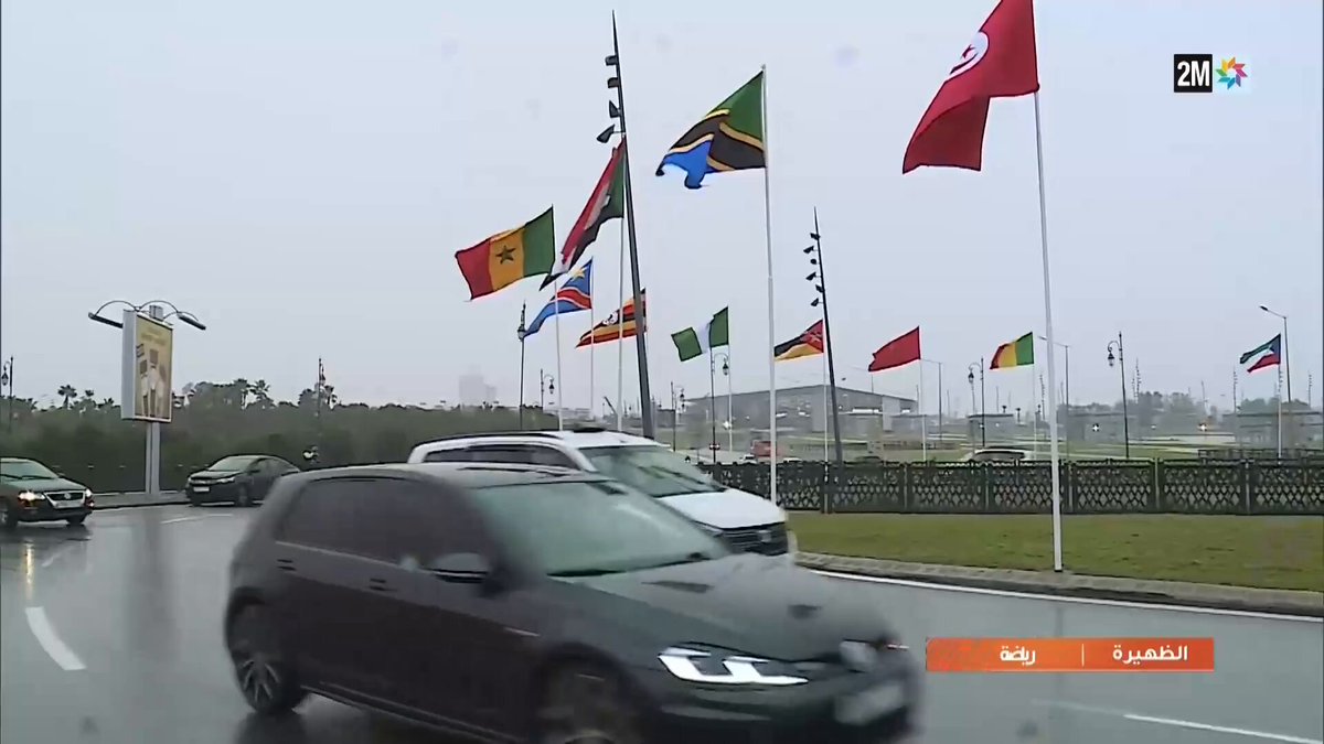 قبل ساعات قليلة من افتتاح الكان.. عاصمة المملكة تنبض بإيقاعات وألوان القارة السمراء، وتتأهب على أعلى مستوى لاحتضان المباراة الافتتاحية للنسخة الخامسة والثلاثين من كأس الأمم الإفريقية، التي ستجمع المغرب بجزر القمر على أرضية ملعب الأمير مولاي عبد الله. #الظهيرة 