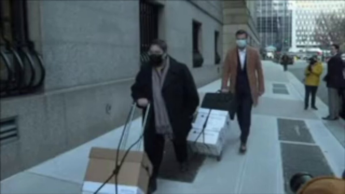 نبض الأخبار الإفراج عن آلاف الوثائق والصور الجديدة في قضية جيفري إبستين 