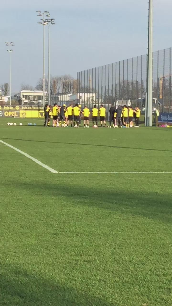 If you\re happy and you know it, clap your hands

\"Birthday wishes for Shinji Kagawa, Training\" 

