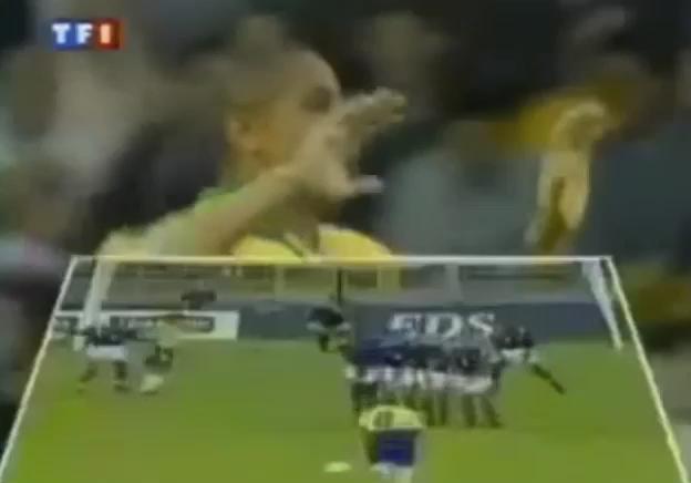  Happy 42nd birthday to Roberto Carlos! any reason to watch his amazing free-kick vs. France. 