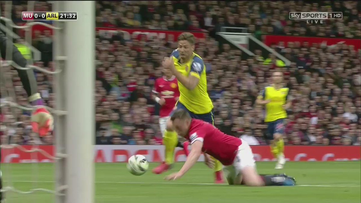 6 years today since Phil Jones blessed us with this world class piece of defending 👏🤣 #MUFC
https://t.co/JvGtbCYG3g