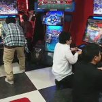 オタクのゲーセンでのこの光景ヤバすぎる...まじキチガイの域!