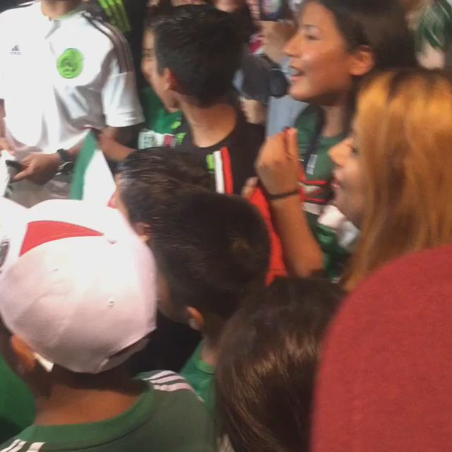  happy birthday   estoy fue hoy en espn sprots en orlando fl esperando al tri y nada 