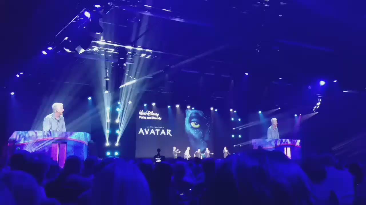 8k people sing James Cameron happy birthday at 