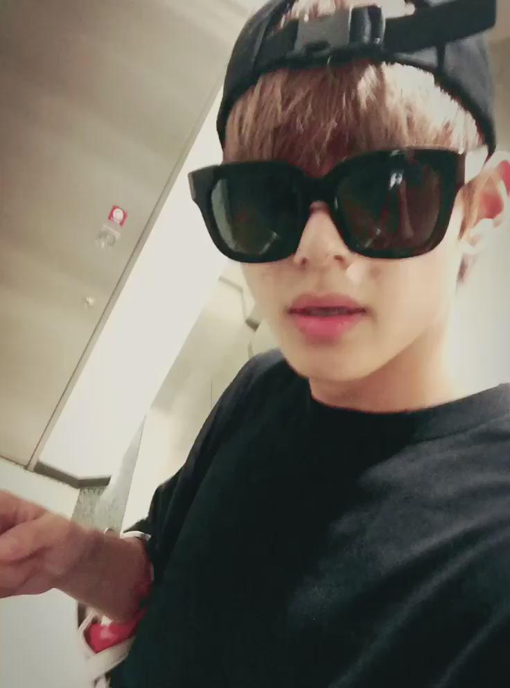 防弾少年団 訳 Bts Twt 説明してあげる テテ 俺がどうしてサングラスをこうやって掛けてるか知ってる 高い鼻は こうなっちゃうからだよ Http T Co G9l08esguo 防弾少年団 訳 Bts Twt 説明してあげる テテ 俺がどうしてサングラスをこうやって掛けてるか知ってる 高い鼻は こうなっちゃうからだよ Http T Co G9l08esguo