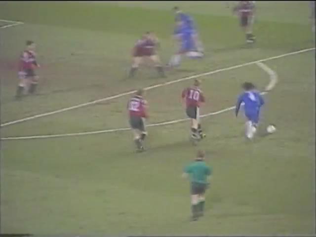 Happy birthday Chelsea legend Ruud Gullit. Heres a great goal he scored against Manchester City 