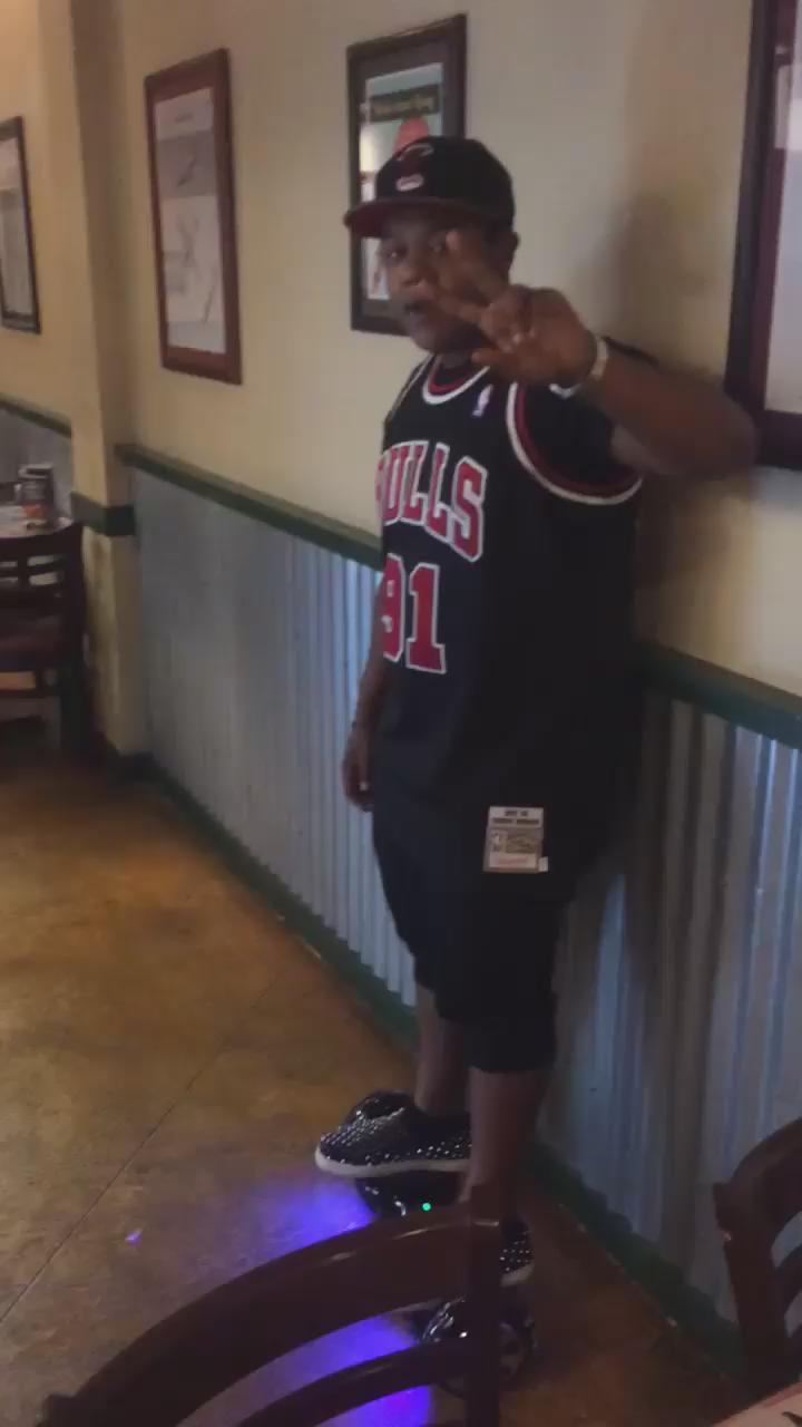 Saw Kyle Massey @ wing stop & asked him if he could wish my cousin a happy birthday! He was so sweet. 