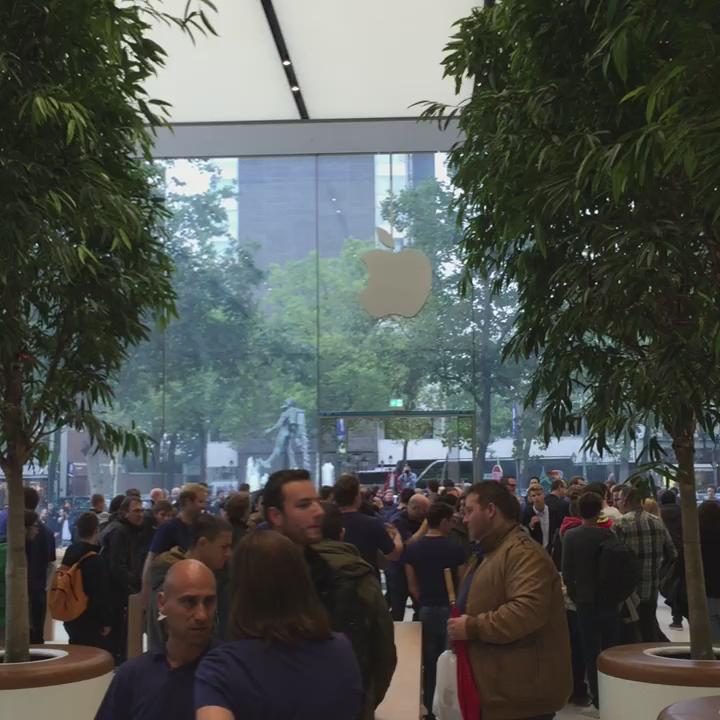 Big, beautiful photos of the first Apple Store created by Apple's design boss Jony Ive
