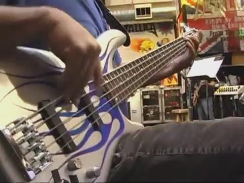 Happy Birthday Robert Trujillo!!!!

I love your play style    