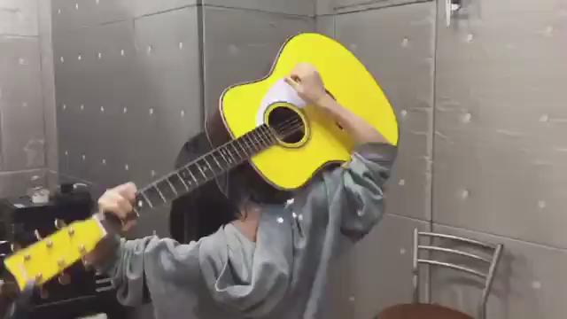 背ギター ！ レコーディングでした 🍭