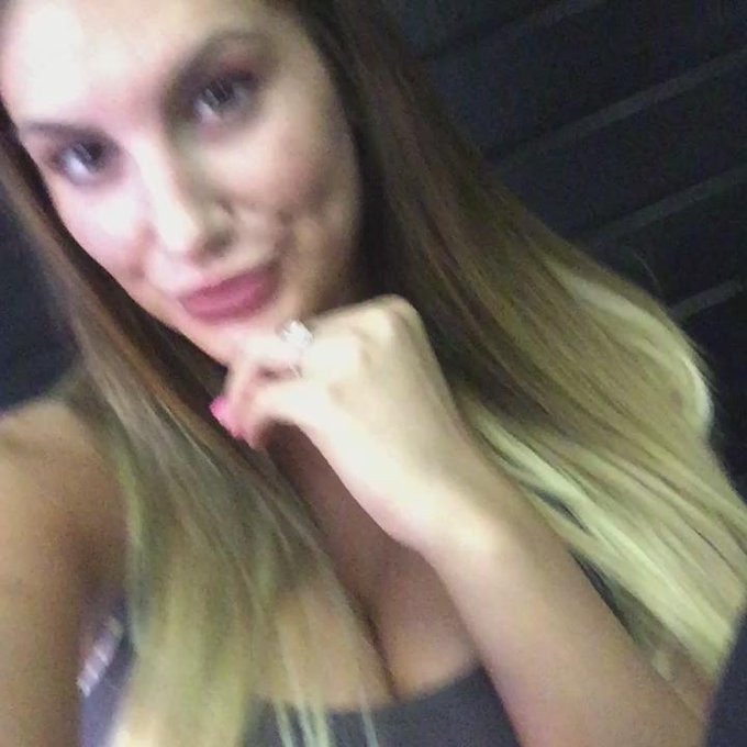 Naughty girl in public???? https://t.co/yj8jqjdVoB