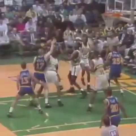 Happy 46th birthday to Shawn Kemp! 
