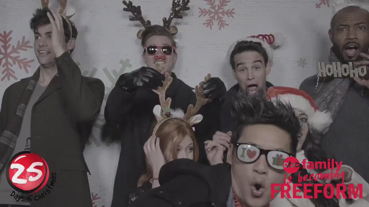 Glee マイク役ハリー シャム ジュニアが 新作tvシリーズ Shadowhunters 米abc Family製作 のキャストと一緒に一足先にクリスマスをお祝い パーティグッズを身に着け楽しそう Tvgroove 海外セレブ エンタメ Scoopnest Glee マイク役ハリー シャム ジュニアが 新作tvシリーズ Shadowhunters 米abc Family製作 のキャストと一緒に一足先にクリスマスをお祝い パーティグッズを身に着け楽しそう Tvgroove 海外セレブ エンタメ Scoopnest