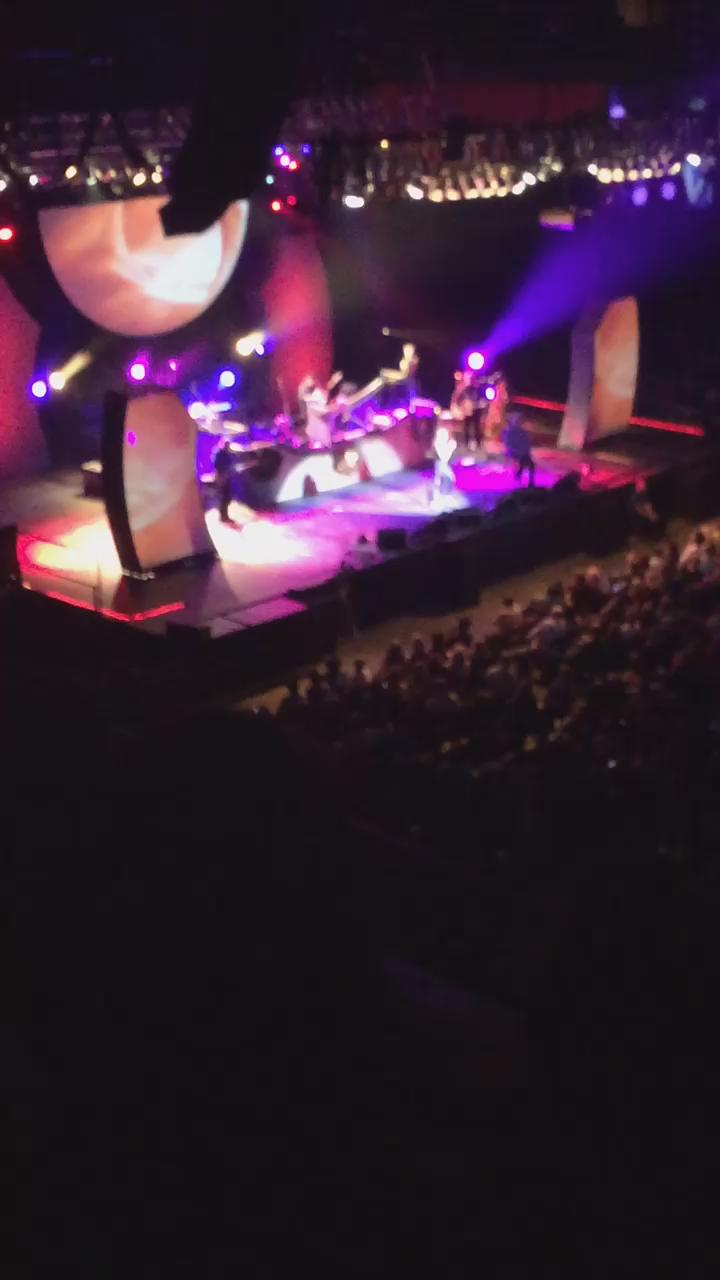 Kenny Rogers show tonight ft. Linda Davis, happy birthday mother, hope you enjoyed the concert 
