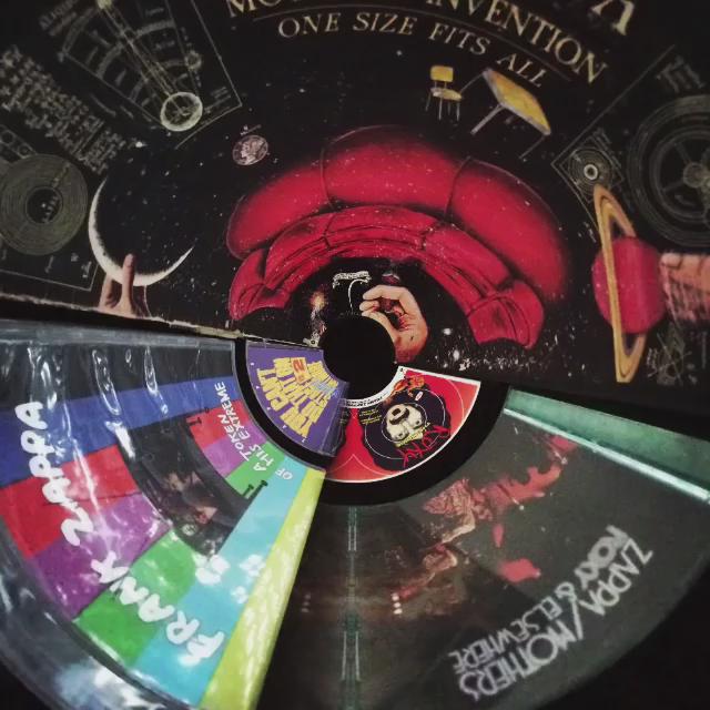 Best fucking Mothers ever!
Happy birthday Frank Zappa!! 