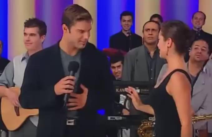Biz onu hep böyle hat rlayaca  z... Ricky Martin 44 ya  na bast ! Happy birthday you are the best! 