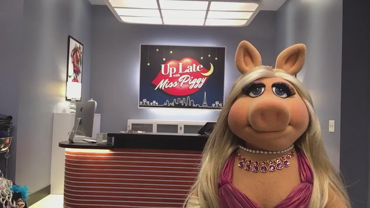 Happy National Selfie Day from Miss Piggy!, Smile! It's  #NationalSelfieDay! Miss Piggy has the perfect poses and the flashiest tips  to help you take the perfect selfie., By The Muppets