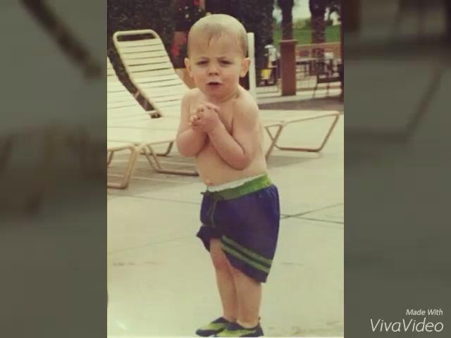 My favorite idol turns 20 y/o. OMG, as time goes lol  HAPPY BDAY ROSS LYNCH <3 