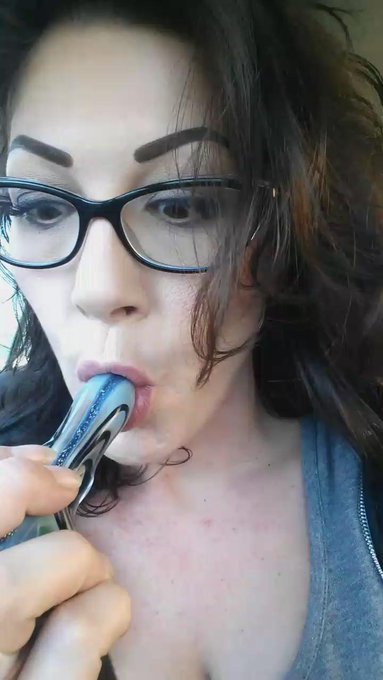 I get a little excited buying legal weed.. https://t.co/vjn4n3hAf8<a href="/tag/wonderwoman"class="tags"><span>#wonderwoman</span></a><a href="/tag/wonderkym"class="tags"><span>#wonderkym</span></a>