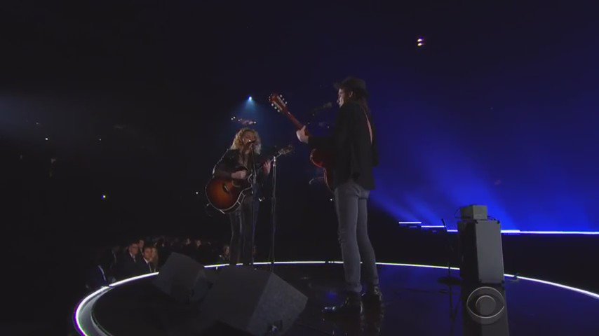 RT @ToriKelly_PH: Tori Kelly and James Bay totally wow the crowd during their performance at the 2016 Grammy Awards. https://t.co/HZaTiRT7xU